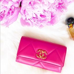 Chanel 19 wallet